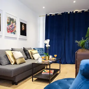 Big Studio Close To Montorgeuil Local Commercial Paris